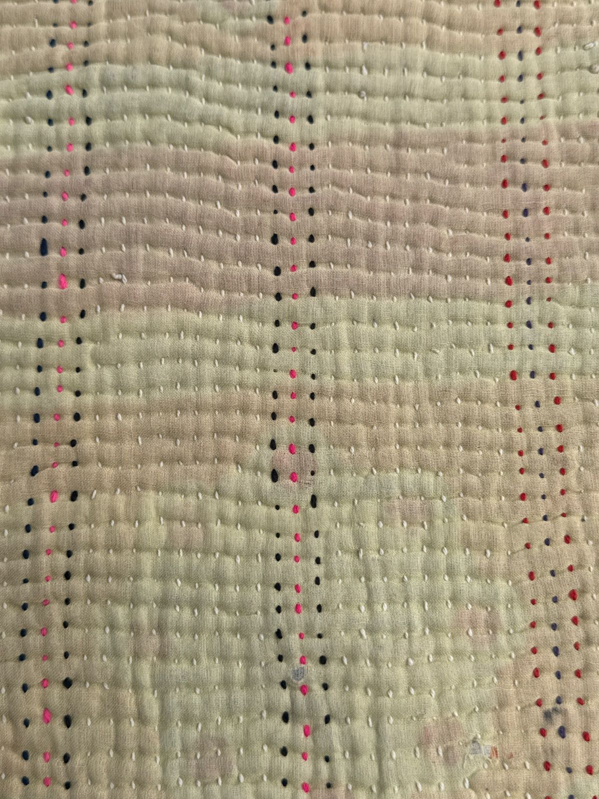 グドゥリー カンタ刺繍