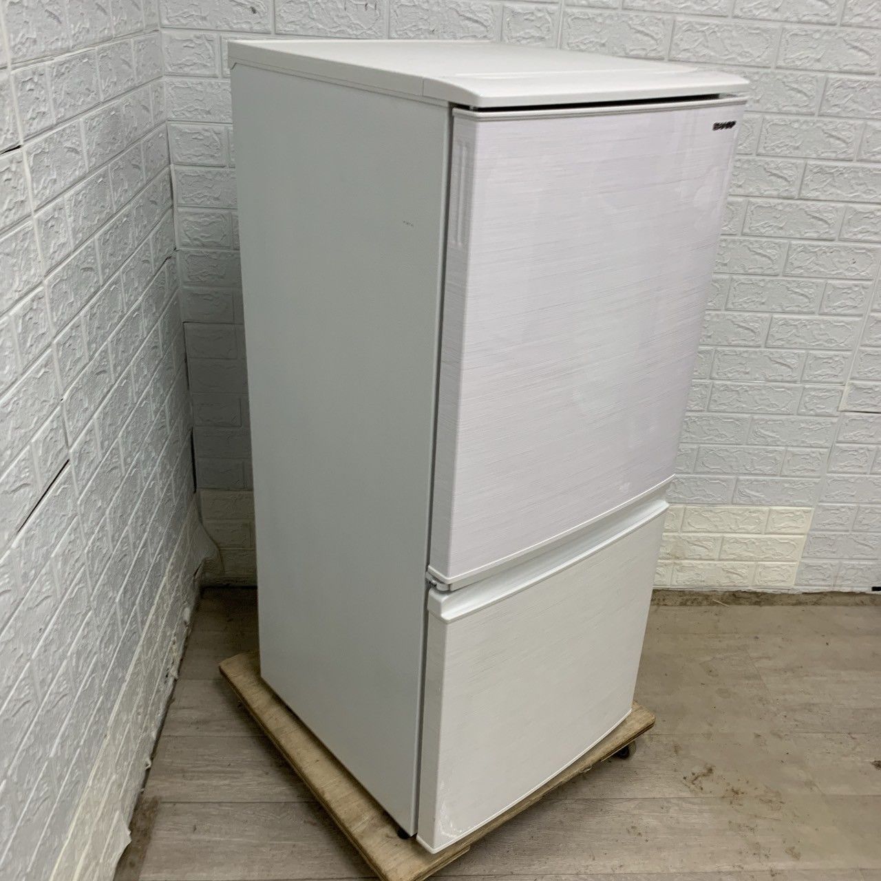 SHARP 冷蔵庫 SJ-D14F-W 137L 2020年製 家電 A056 SHARP 冷蔵庫 SJ-D14F-W 137L 2020年製 家電 A056