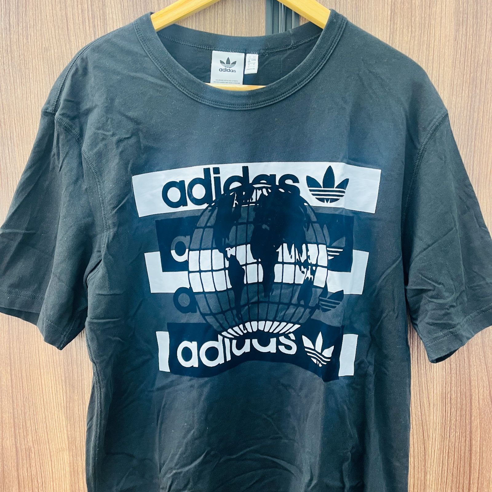 N 最終値下げ！【中古】adidas アディダス Tシャツ ブラック 地球 XO