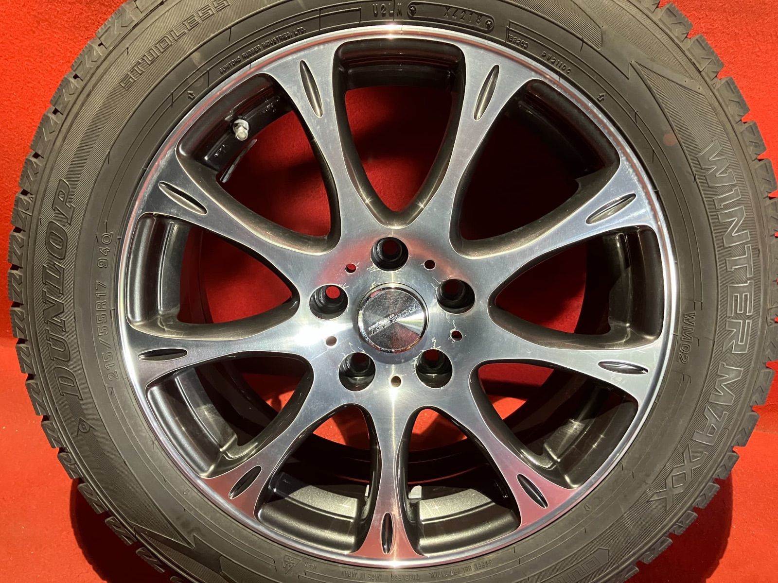 スタッドレスタイヤホイールセット 215 55R17 DUNLOP WM02 17x6.5 48 114.3 5H 社外 ROZEST 4本SET