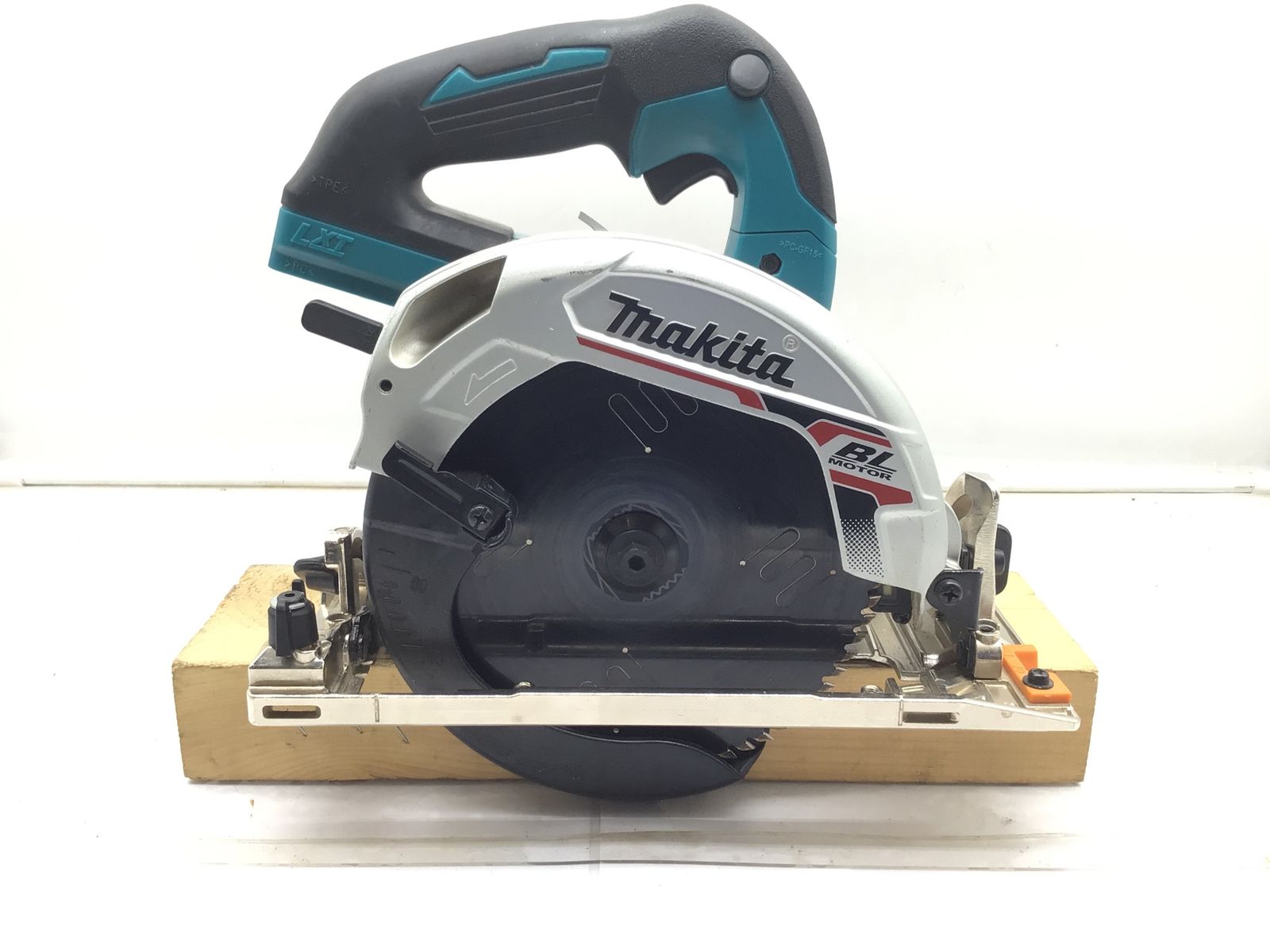 品 Makita マキタ 165mm18v充電式マルノコ HS631DZ 本体のみ ITPZ0S6X969E エコツール笠寺店 M02