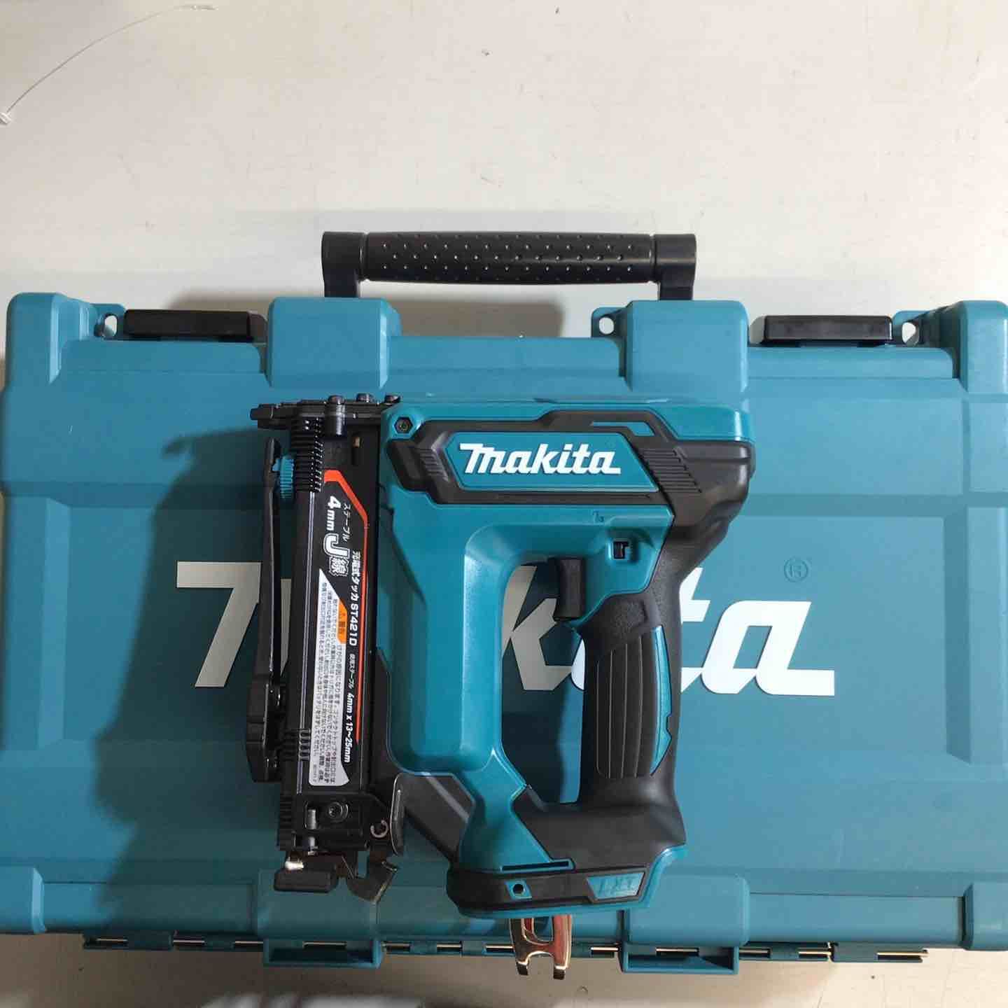 マキタ makita コードレスタッカー ST421DZK 戸田店