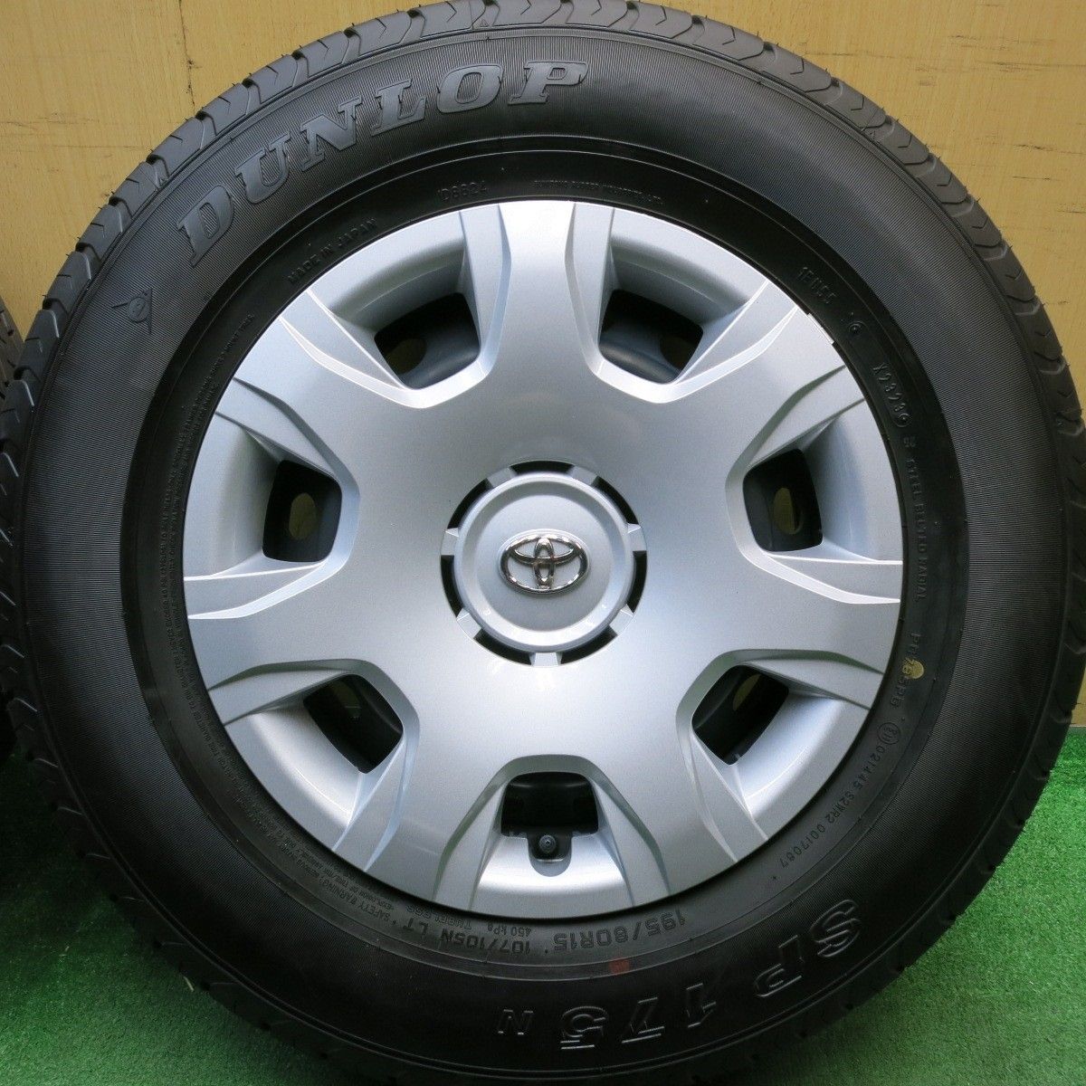 ★☆新車外し　200系ハイエース　トヨタ純正スチールホイール　ダンロップ　SP175 195/80R15 107/105L LT　タイヤホイール4本セット☆★ ハイエース200系 純正タイヤ 新車外し タイヤホイールセット 200系