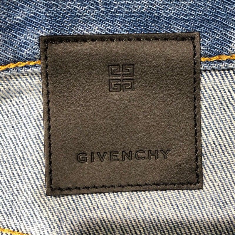 GIVENCHY