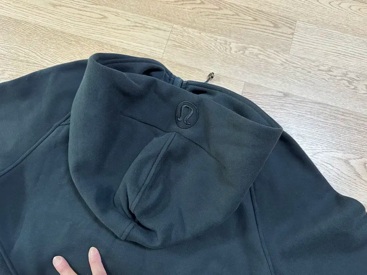 lululemon（ルルレモン） フード ジップアップ M ／ L ウィメンズ