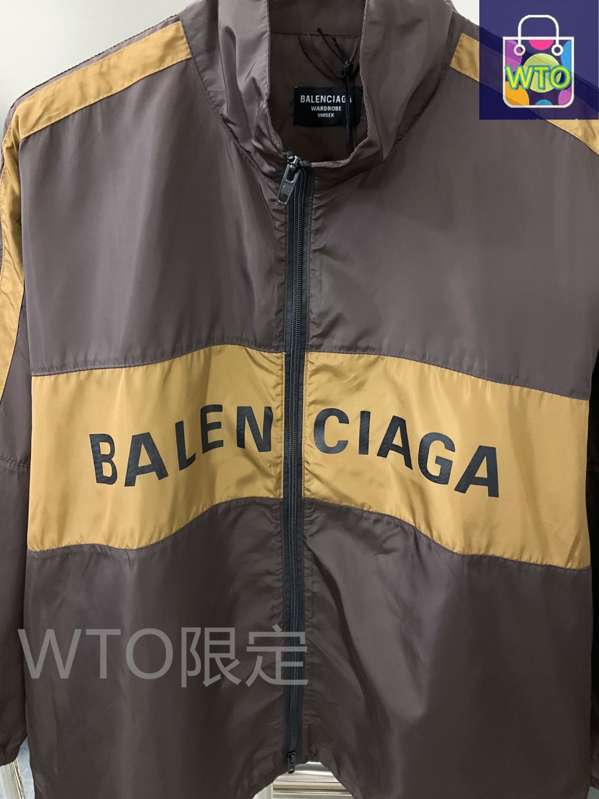 balenciaga オーバーサイズ　ナイロンコート あるミニマリストの2020年冬の服装その3。【BALENCIAGA