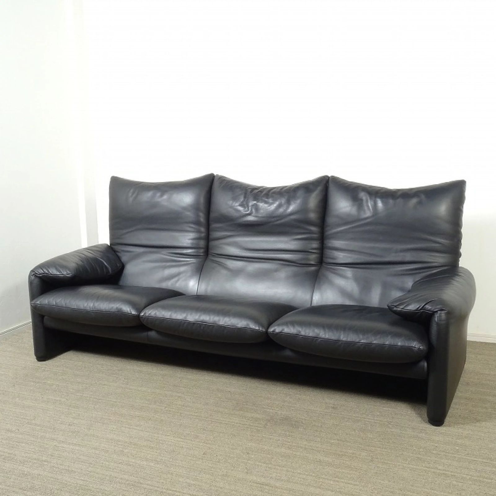 [短期展示品]Cassina ３人掛けソファ 675 MARALUNGA FX革 カッシーナ / Cassina 675 マラルンガ 本革 トリプルソファ 3人