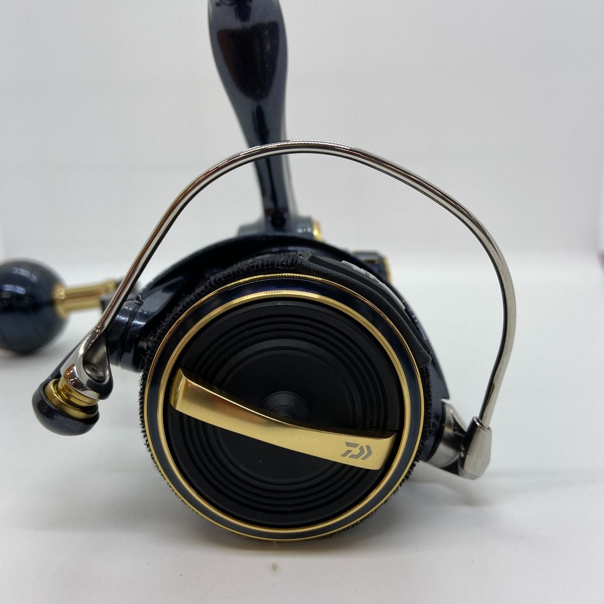 ΨΨDAIWA ダイワ スピニングリール 23ソルティガ4000-H 箱付 00065025  