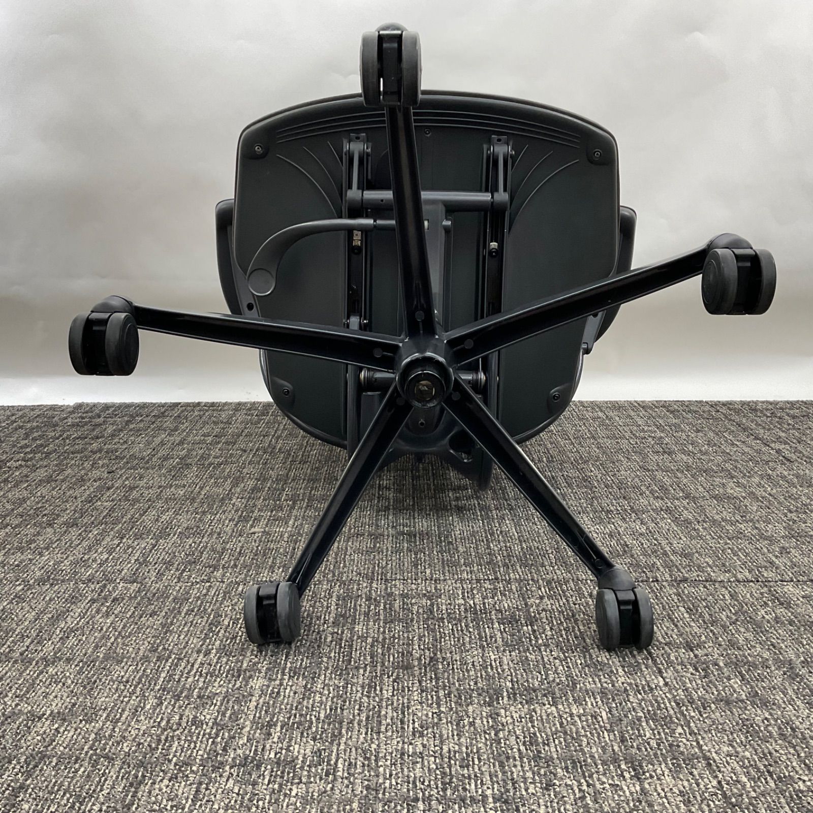 超最新作！ Humanscale ヒューマンスケール Freedom フリーダム 動作良好!! 清掃済み 自由な