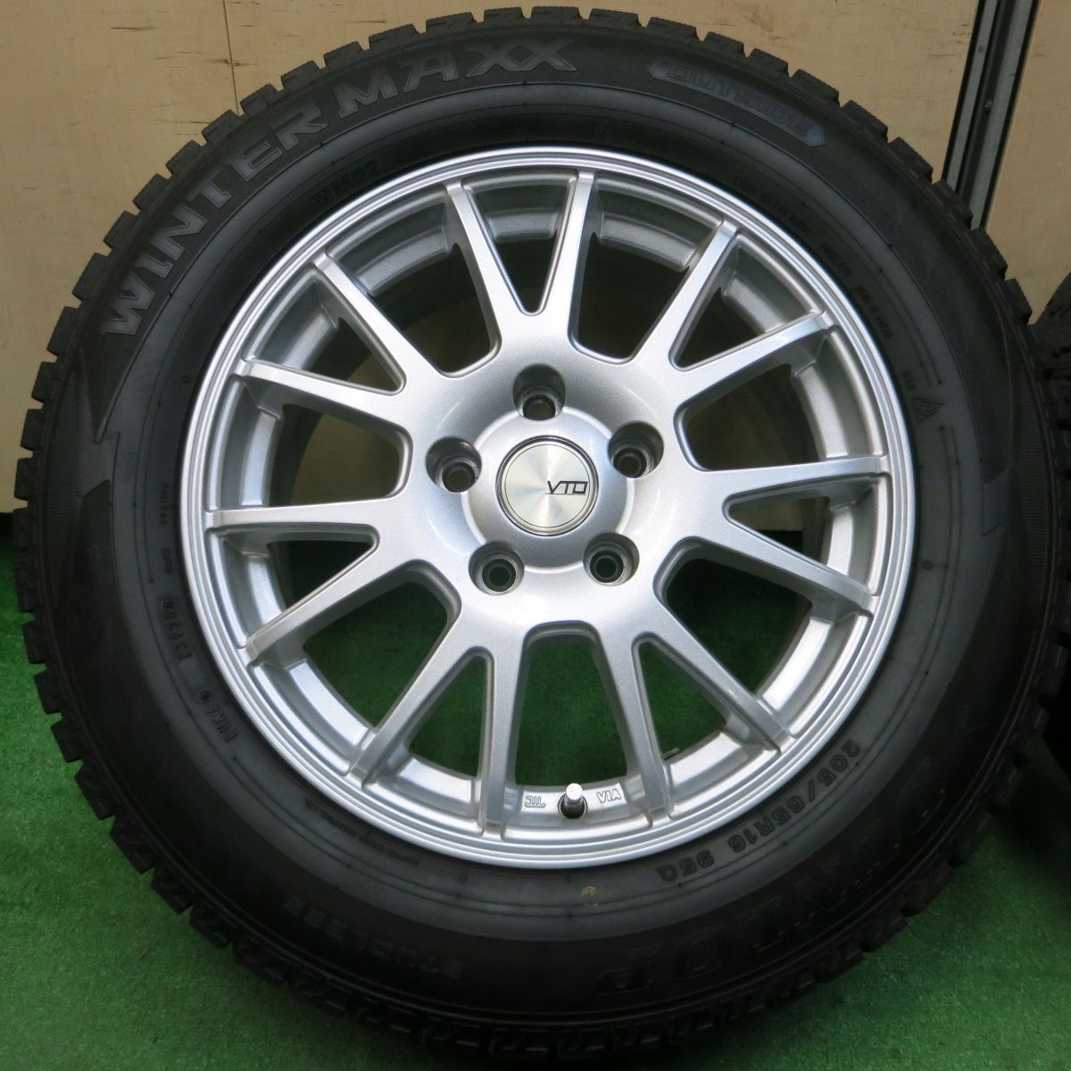 送料無料*バリ溝！20年！キレイ！9.5分☆スタッドレス 205/65R16 