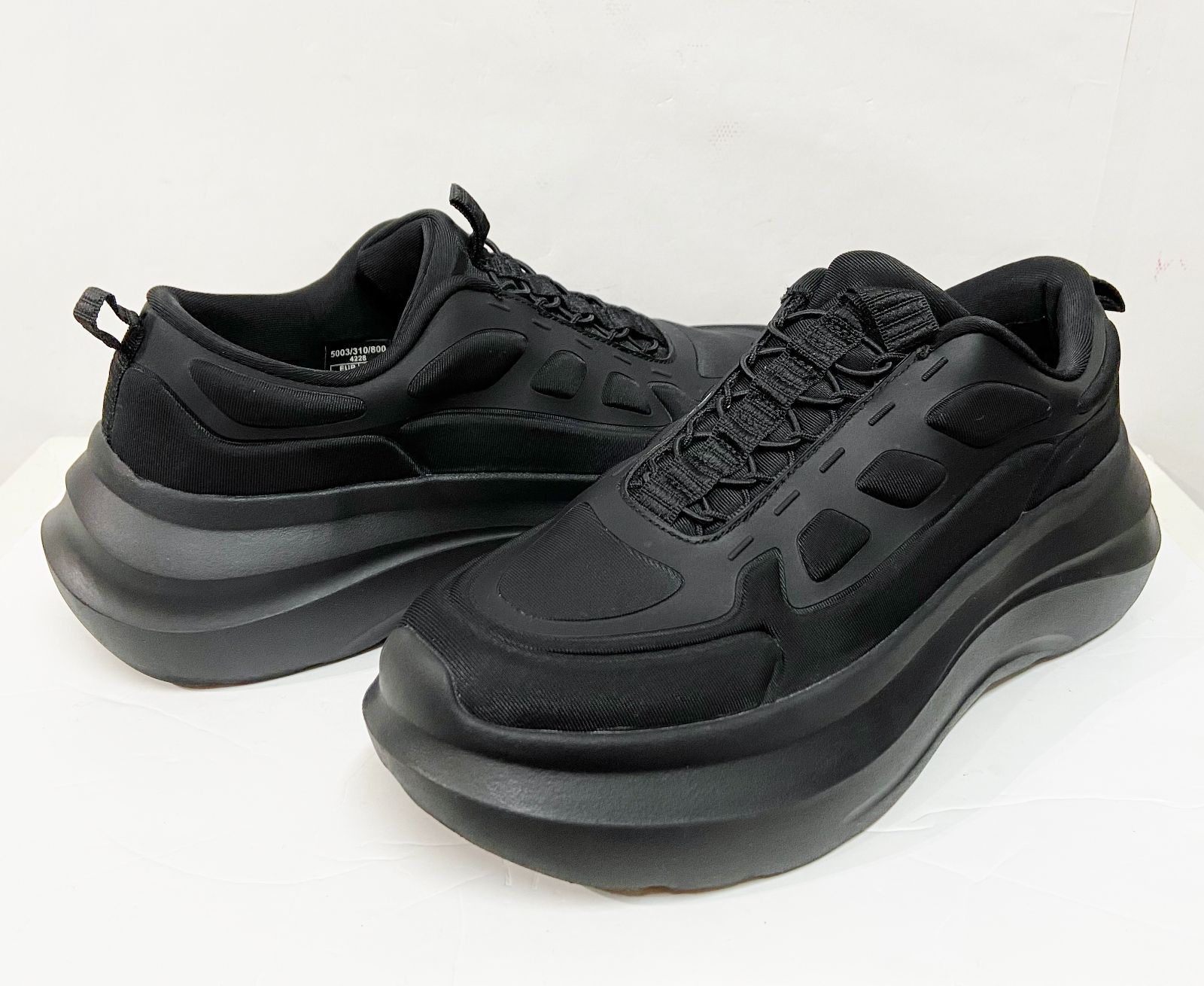 ZARA ザラ ネオプレンエフェクトランニングスニーカー - メルカリ