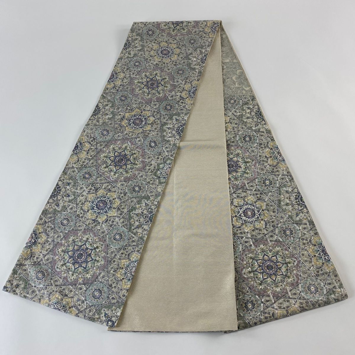 袋帯 逸品 華文 金糸 刺繍 灰色 六通 正絹 【中古】 - メルカリ