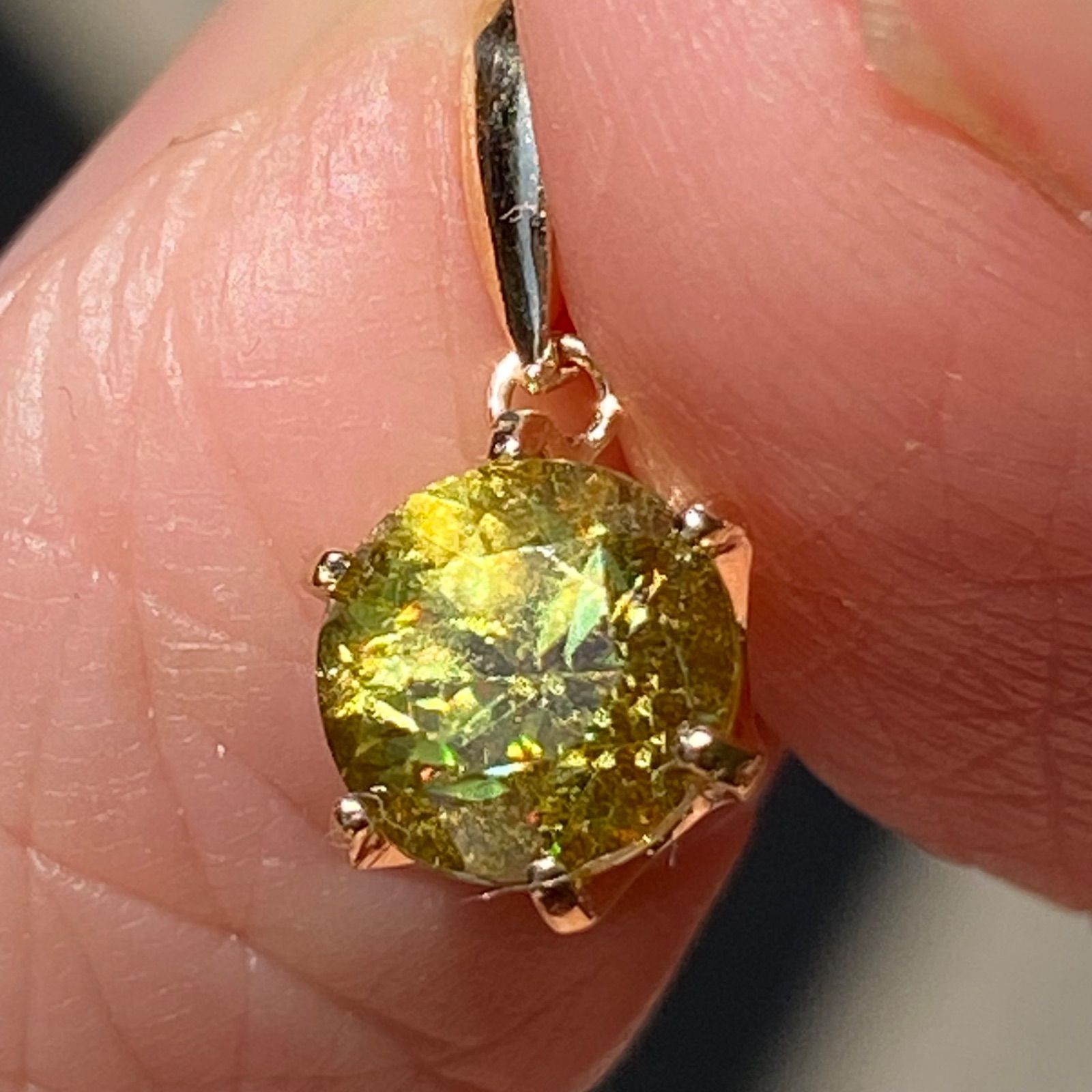 18金 /Au750 ペンダント K18YG AU750 18金 天然パキスタン産スフェーン 1.0ct ペンダント