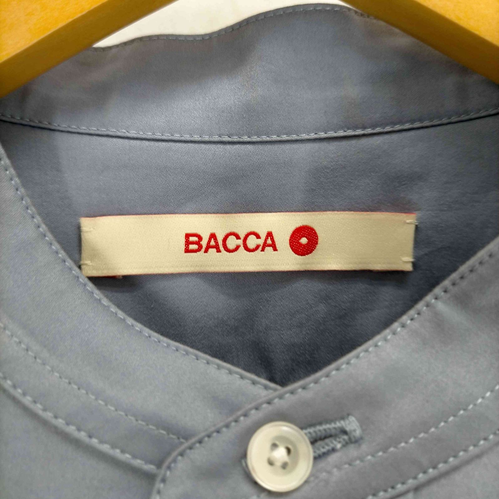バッカ BACCA コットンバックサテン スタンドカラーロングシャツ