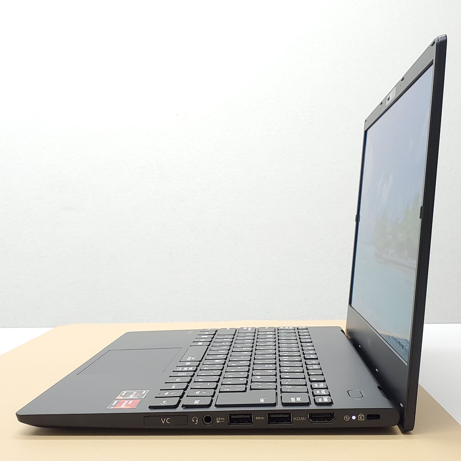 NEC 13.3型ノートパソコン