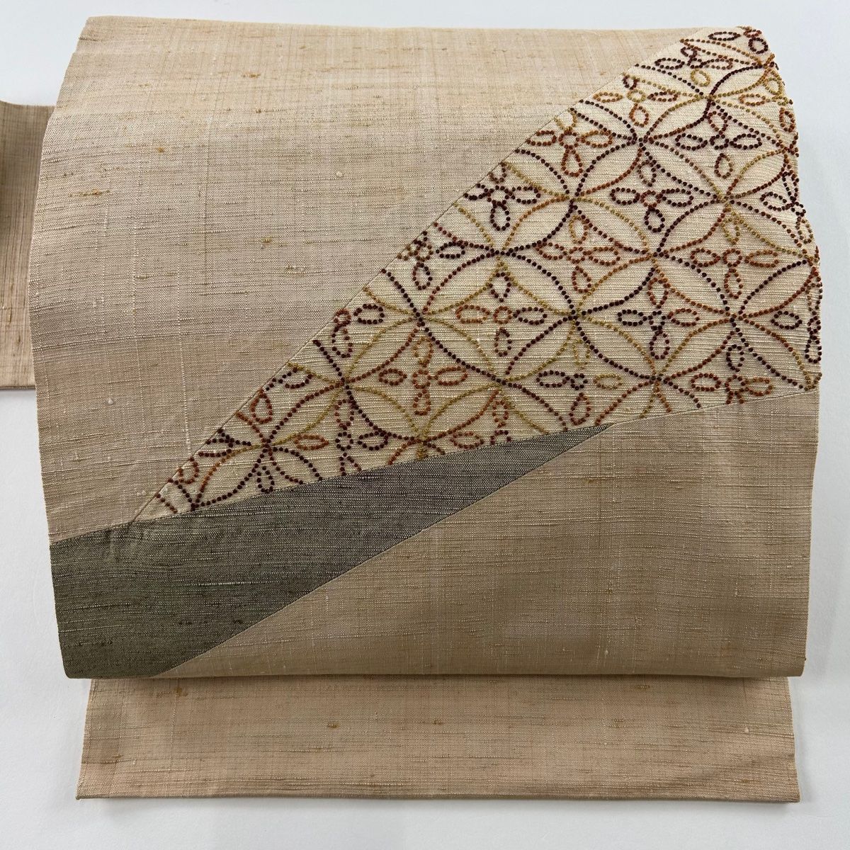 名古屋帯 美品 秀品 紬地 七宝 花 相良刺繍 ベージュ 正絹 【中古 