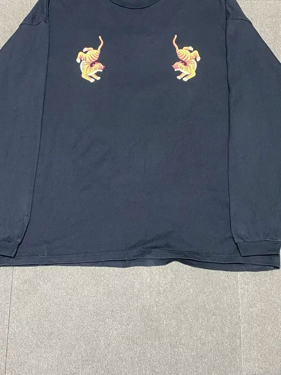 オニツカタイガー タイガー プリント コットン 長袖 Tシャツ