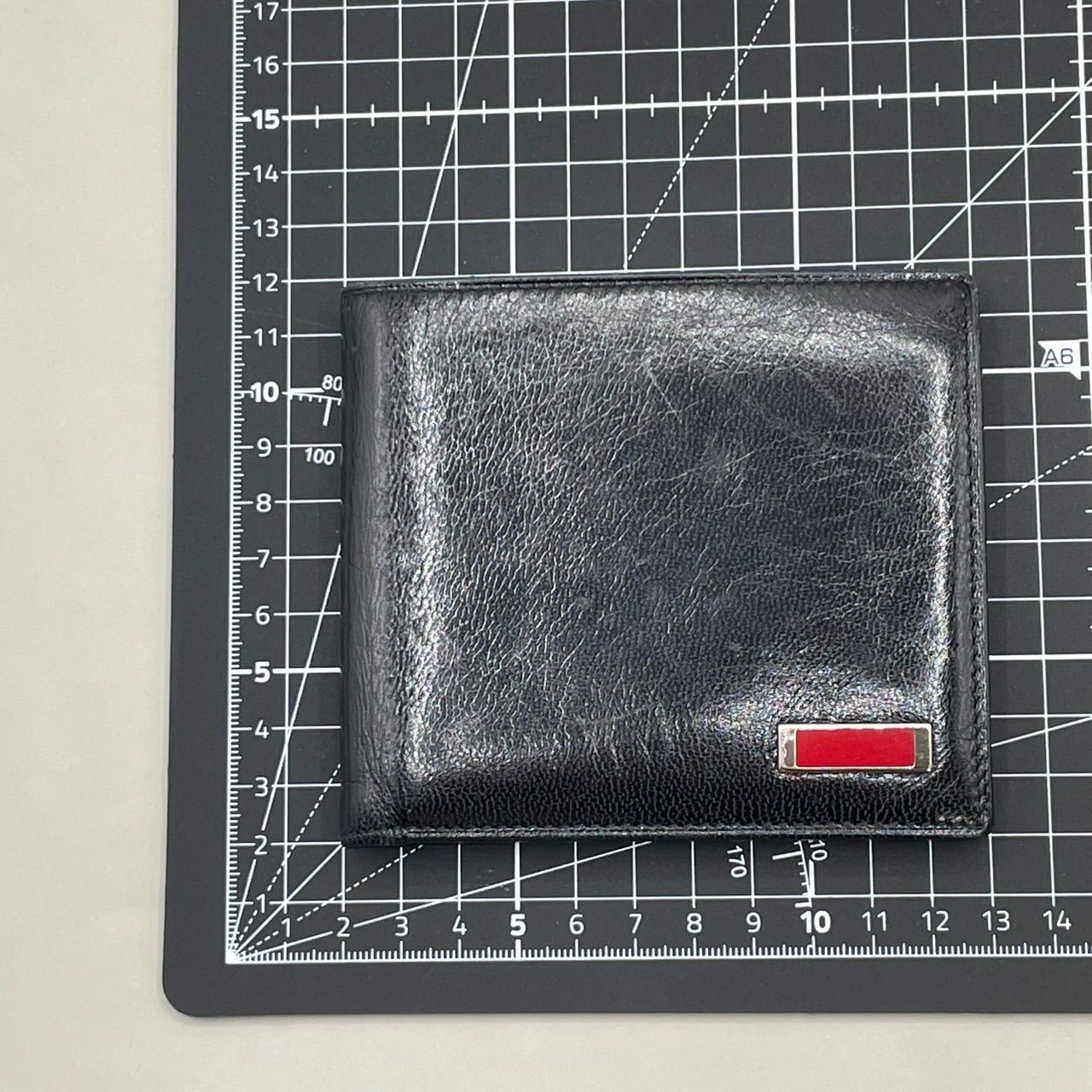 【極美品】VALENTINO GARAVANI 黒レザー 二つ折り 財布 極美品】VALENTINO GARAVANI 黒レザー 二つ折り 財布