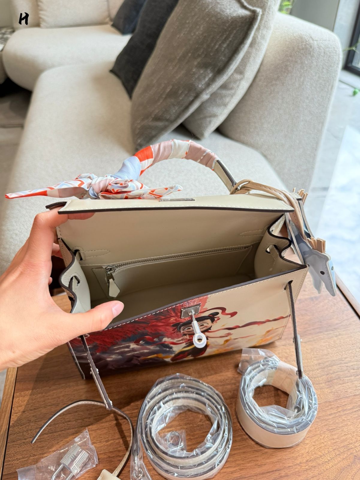 極美品 箱付 エルメス レザーグローブ ケリーカデナ ラム スウェード ホルダー HERMES エルメス ケリー グローブ カデナチャーム 手袋 サイズ