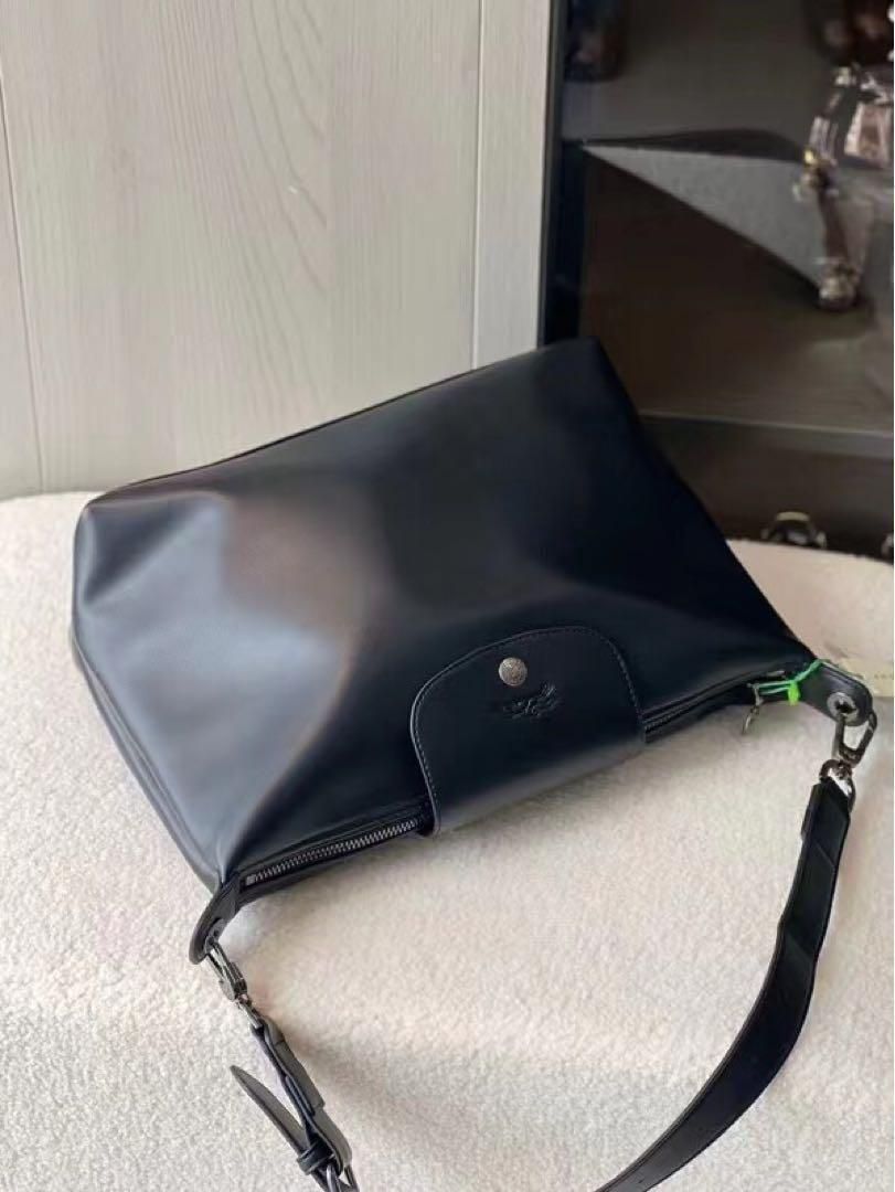 新品LONGCHAMP カーフスキン サイドバッグ ショルダーバッグ ブラック LONGCHAMP 新作 カーフスキン サイドバッグ ショルダーバッグ
