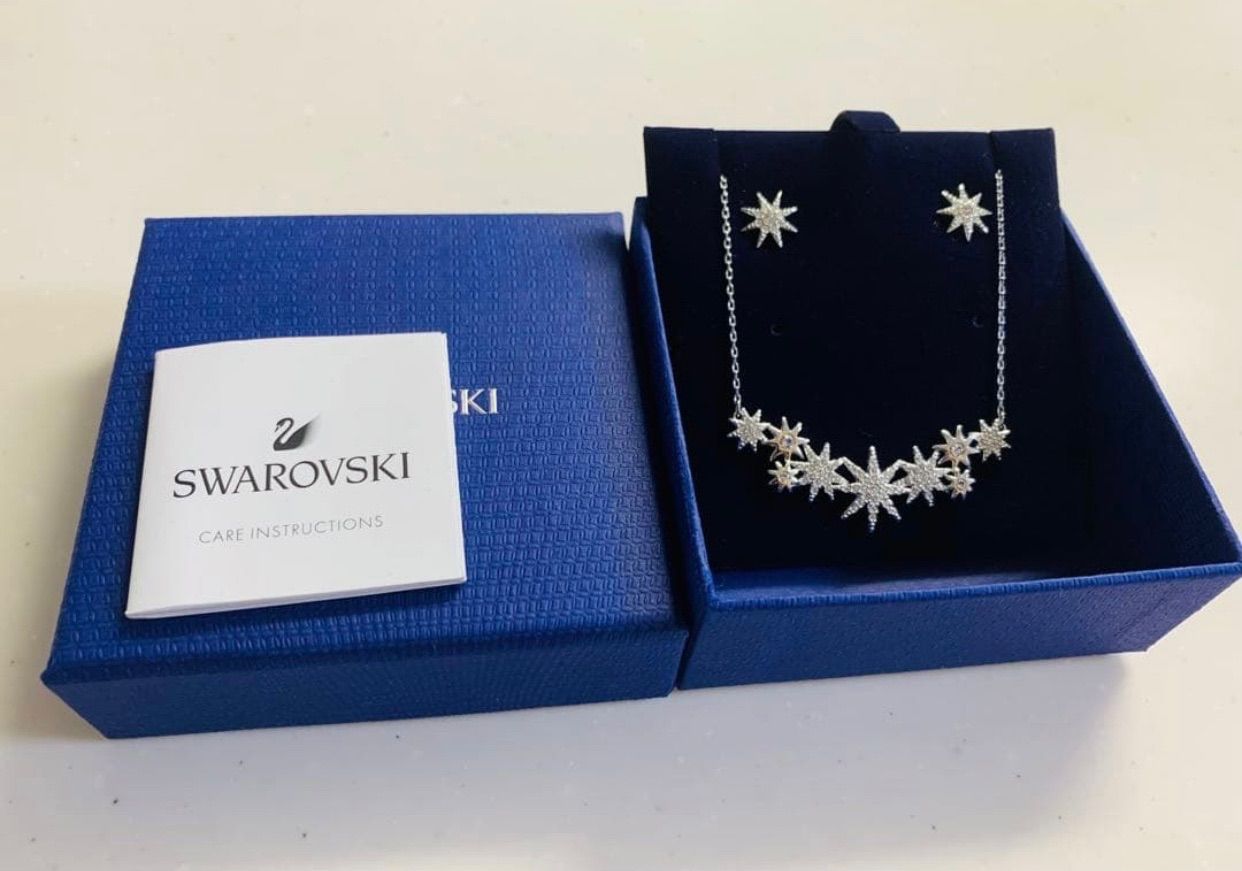 スワロフスキー Swarovski FIZZY ピアス-ネックレス セット