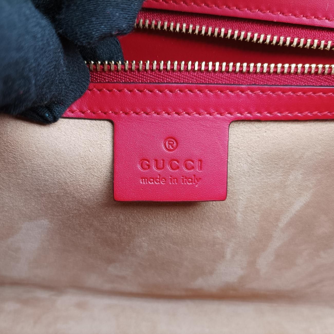 グッチGucciシルヴィレッド×ネイビーレザー421882B023103386