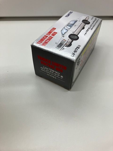 トミカリミテッドヴィンテージネオ　トヨタクラウン4ドアハードトップ2800 トミカ リミテッドヴィンテージネオ トヨタ クラウン 4ドア
