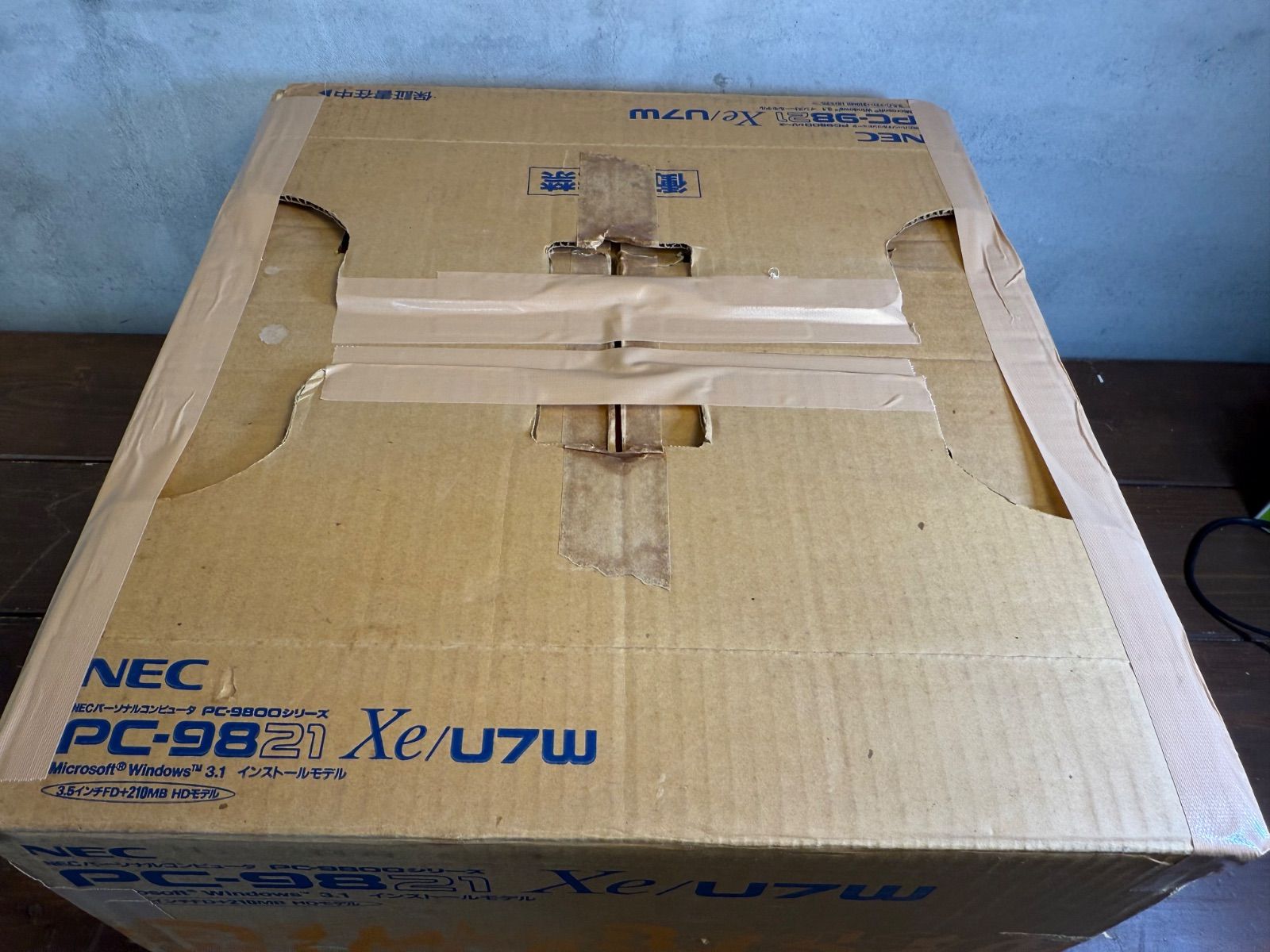 NEC PC-9821Xe 本体・キーボード ※ジャンク品 NEC PC-9821Xe 本体・キーボード ※ジャンク品 NEC PC 98
