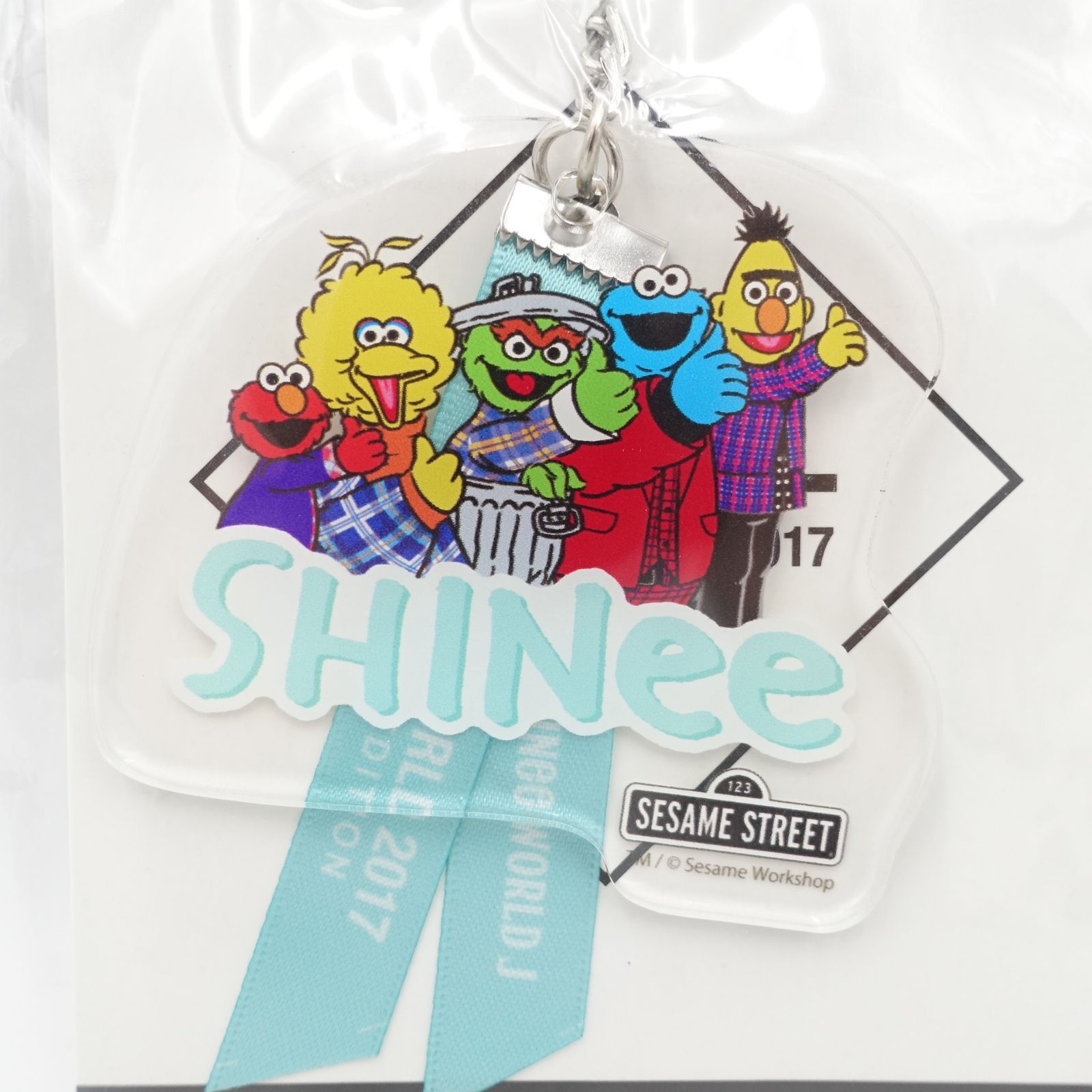 Saw someone SHINee Jonghyun SESAME STREET お座りBIG ぬいぐるみ was