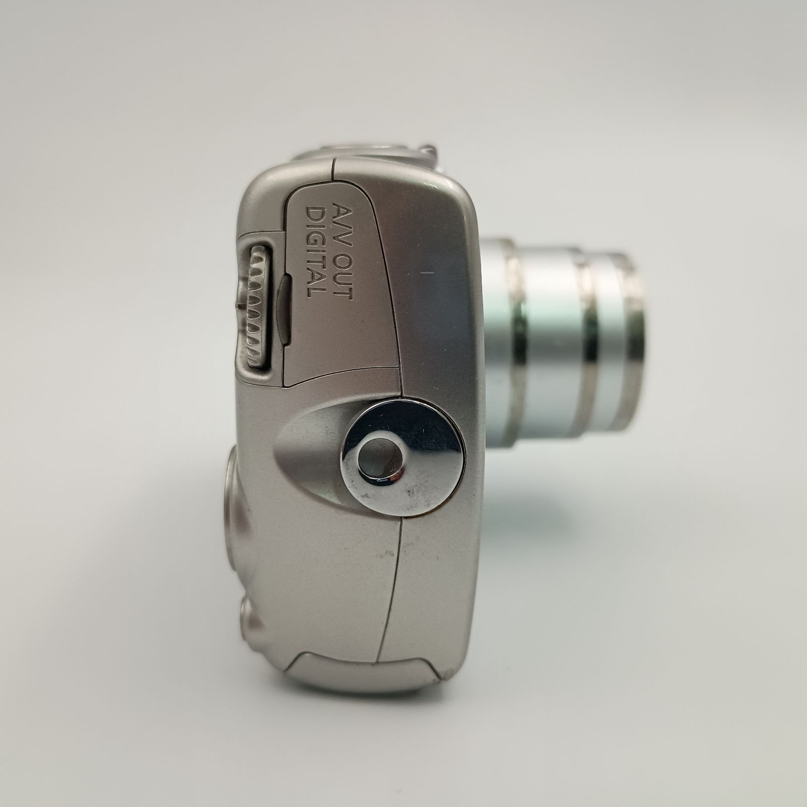 Canon IXY 810IS シルバー Canon IXY 810 IS Digital Camera {8.0MP} (Japanese Version of