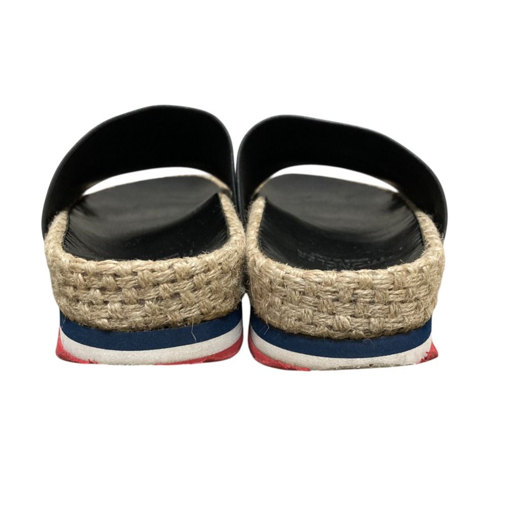 MONCLER BELL ベル レザー スライド サンダル Moncler Bell レザーサンダル | ニュートラル | FARFETCH JP