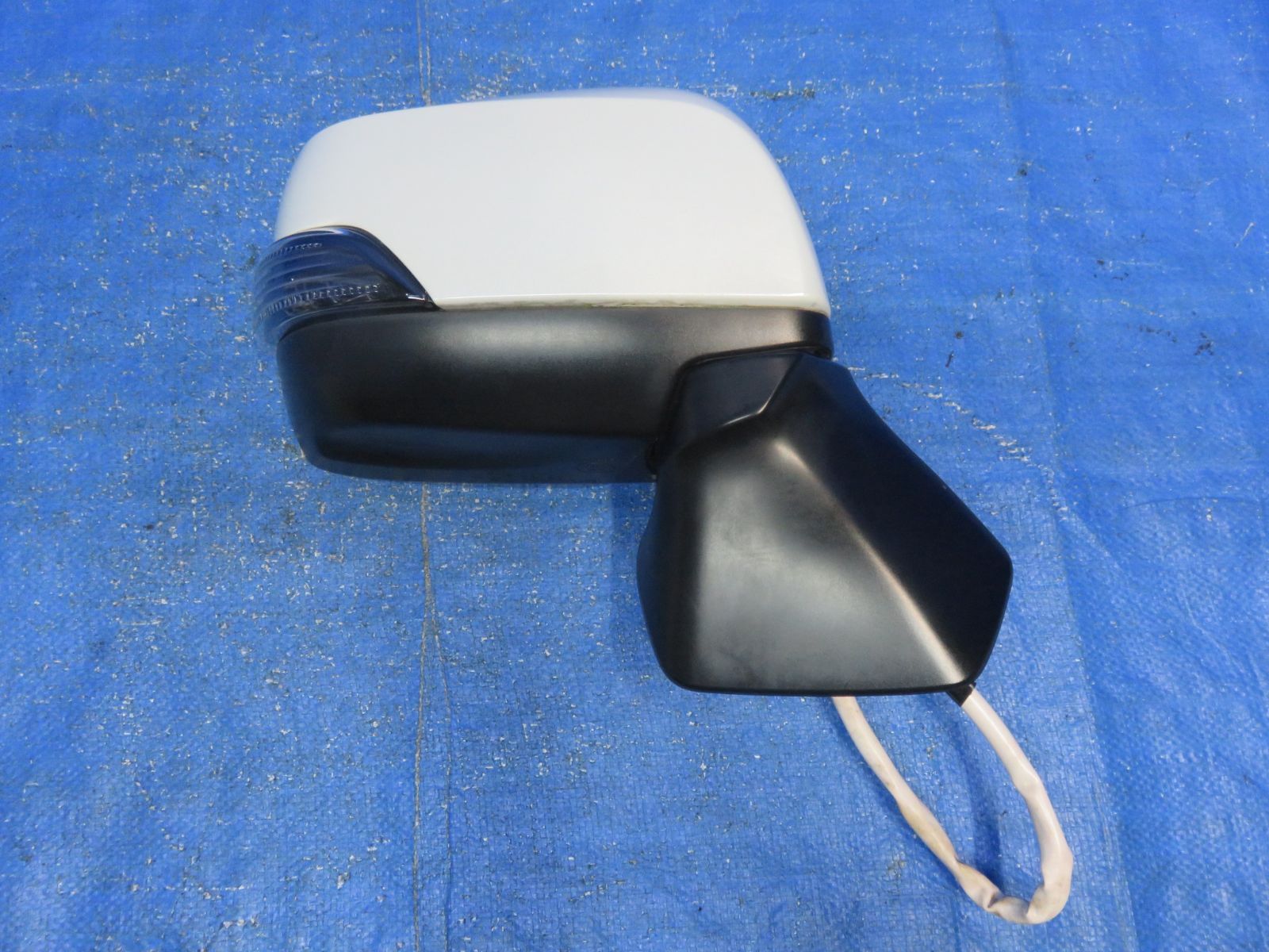 LA7015 スバル SJG フォレスター 右 ドアミラー 運転席 サイドミラー ウインカー付 純正 K1Xホワイトパール SJ5 小傷