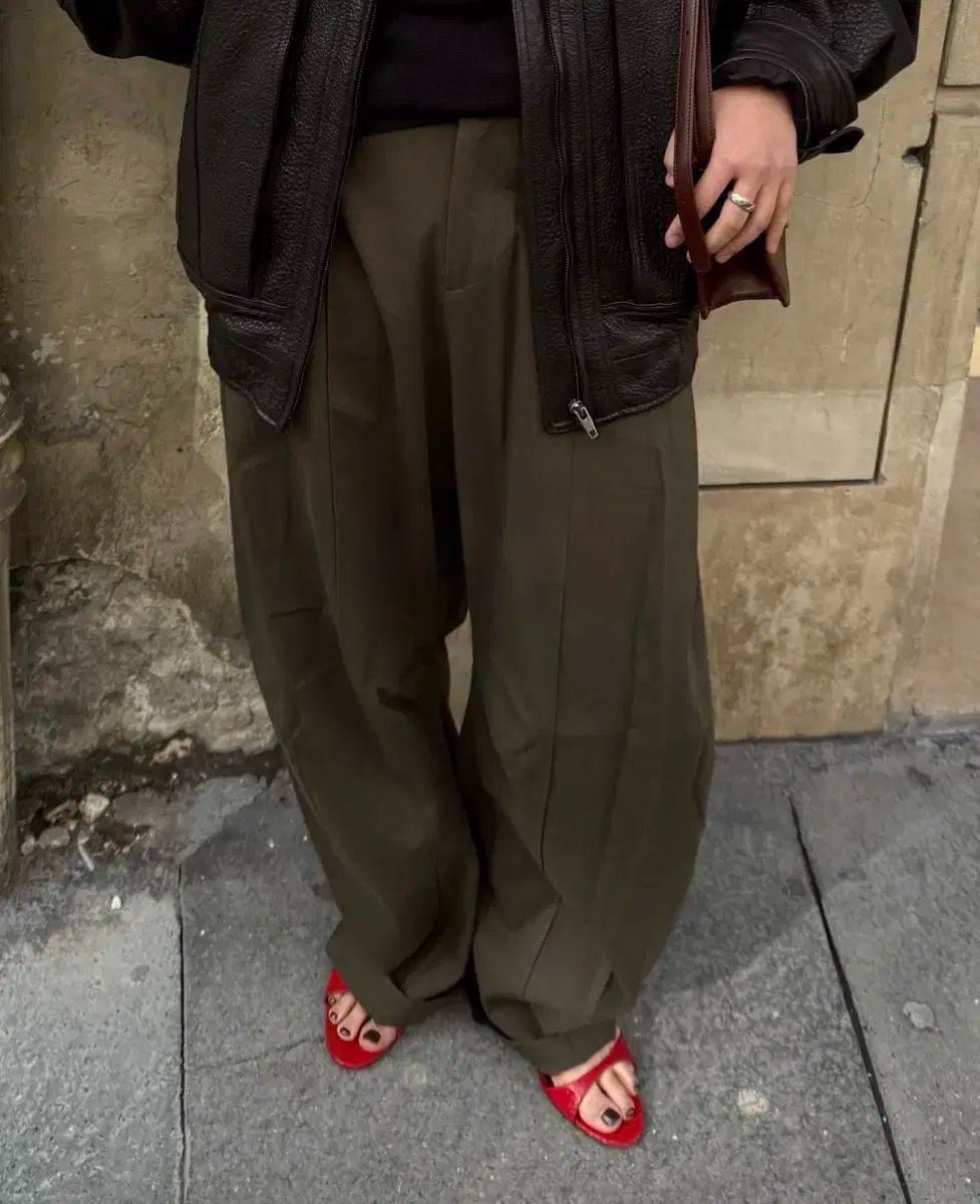 Ethos エートス ワイド 曲線 パンツ カーキ M DECORATOM_COM_BR