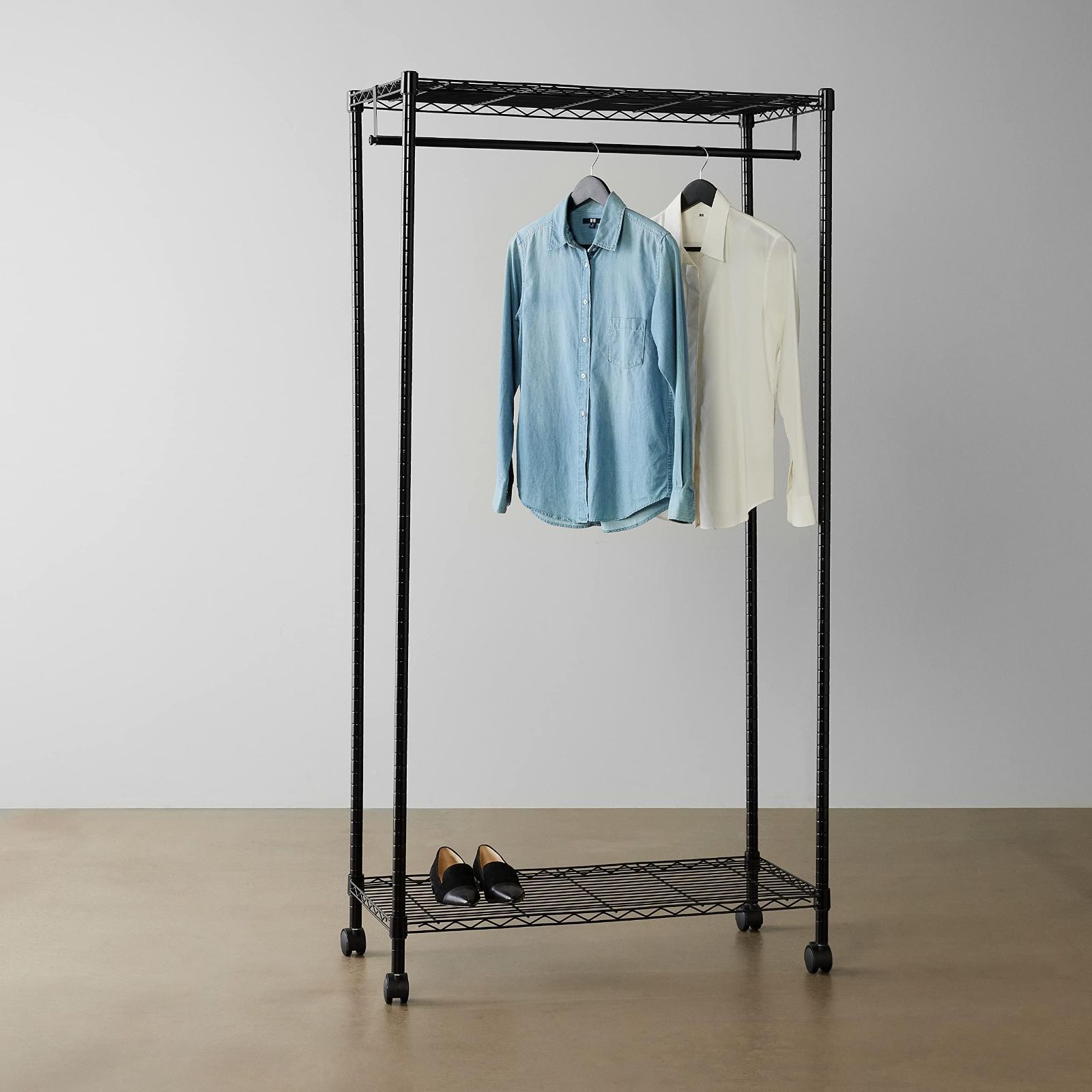 新着商品 洋服ラック 1段 耐荷重79.8 kg 頑丈 キャスター付き ハンガーラック 棚付き 幅91.4 x 奥行35.6 ベーシック x 高さ182.9cm ブラック
