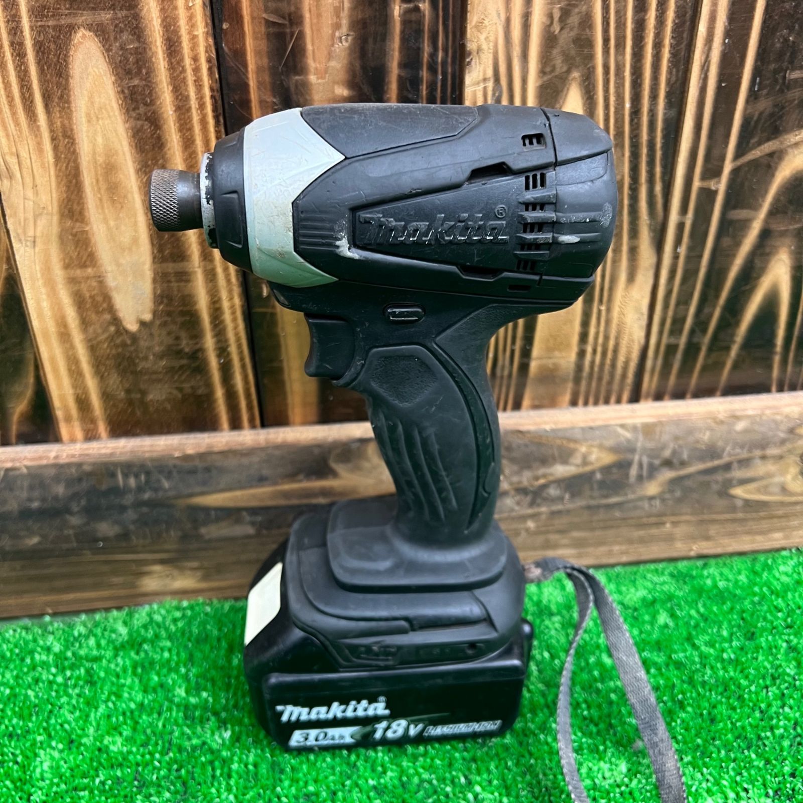 makita 充電式インパクトドライバ TD146DX2B　18V バッテリー2個付 充電器付