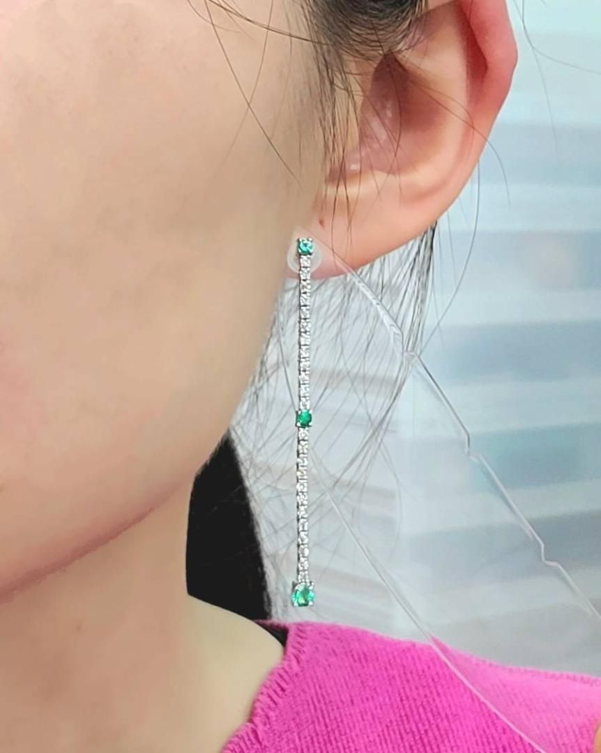 揺れる 0.66ct エメラルド ダイヤモンド K18 wg ロング ピアス 鑑別書付 18金 ホワイトゴールド 5月誕生石