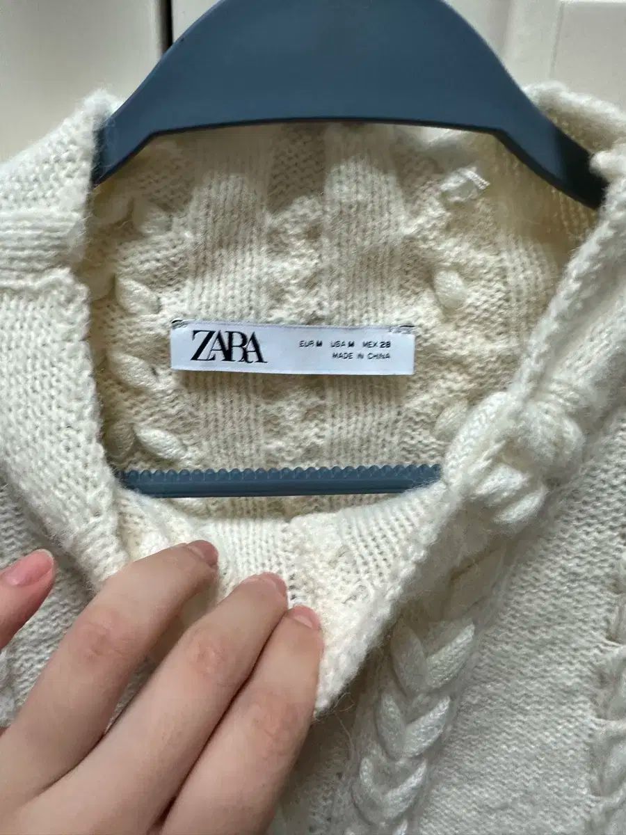 ケーブル ニット