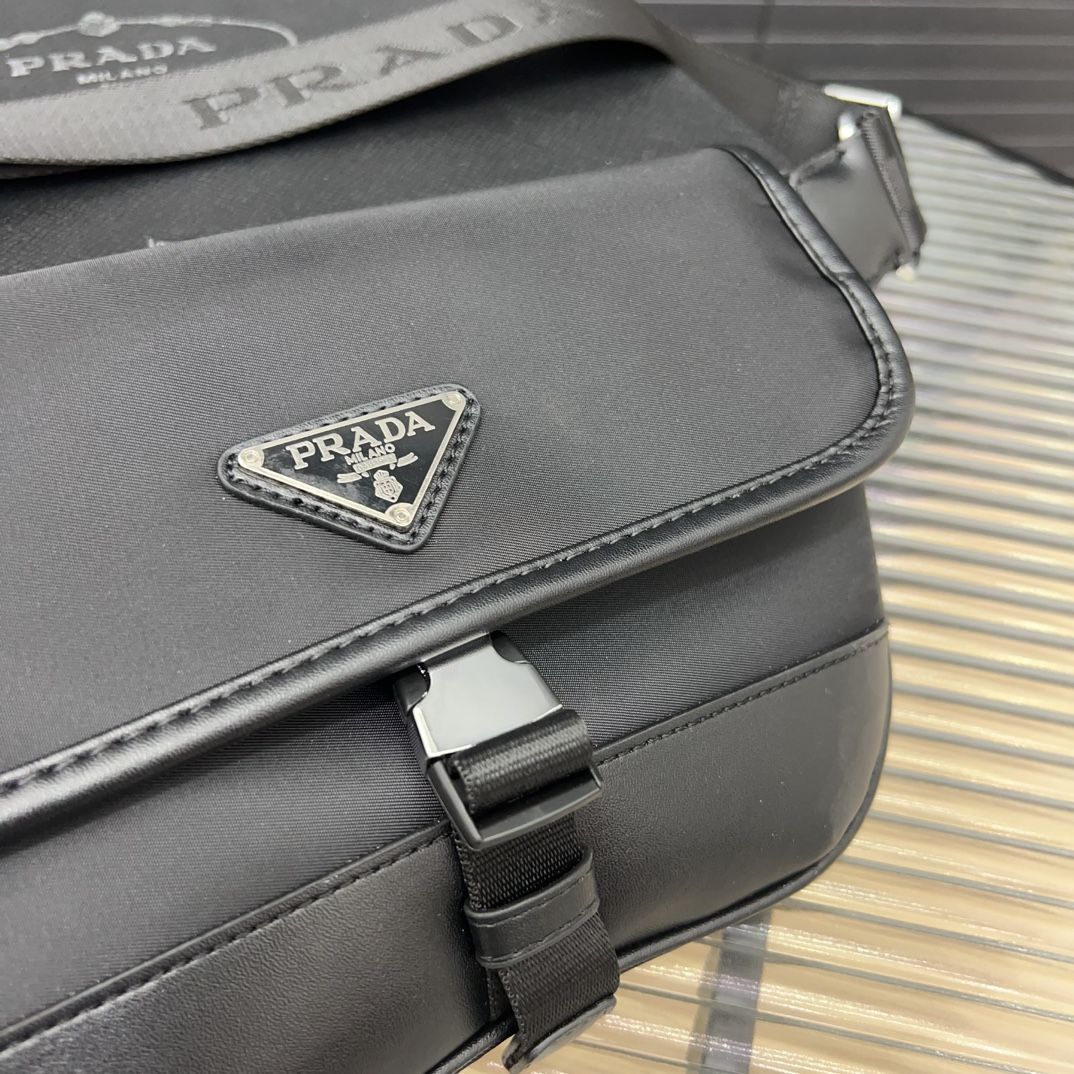 新品未使用 PRADA プラダ ショルダーバッグ ハンドバッグ ウエストポーチ 27x 16 cm