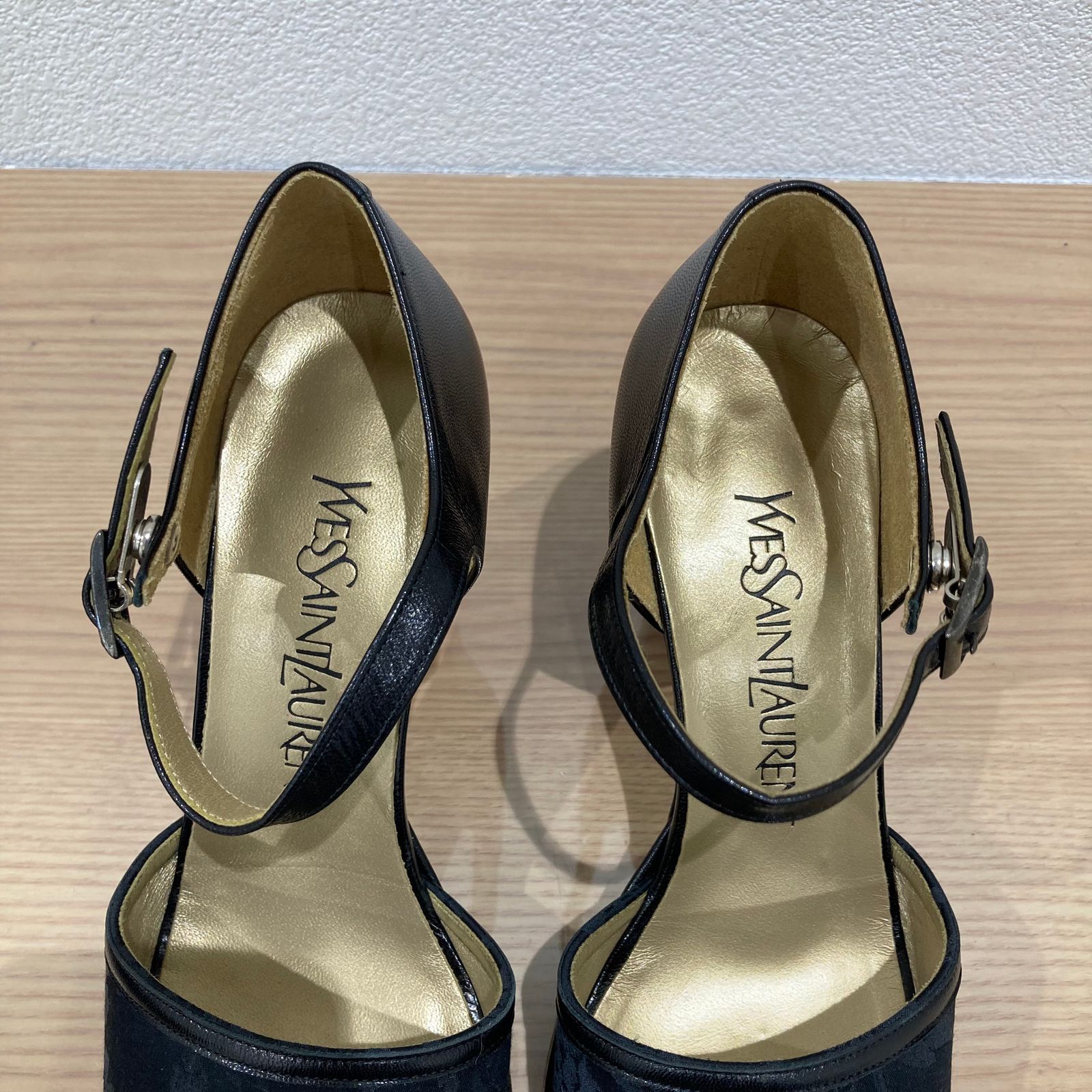 YSL イヴ・サンローラン 靴 振り絞っ サンダル ＜35 1/2サイズ＞（箱付き） 