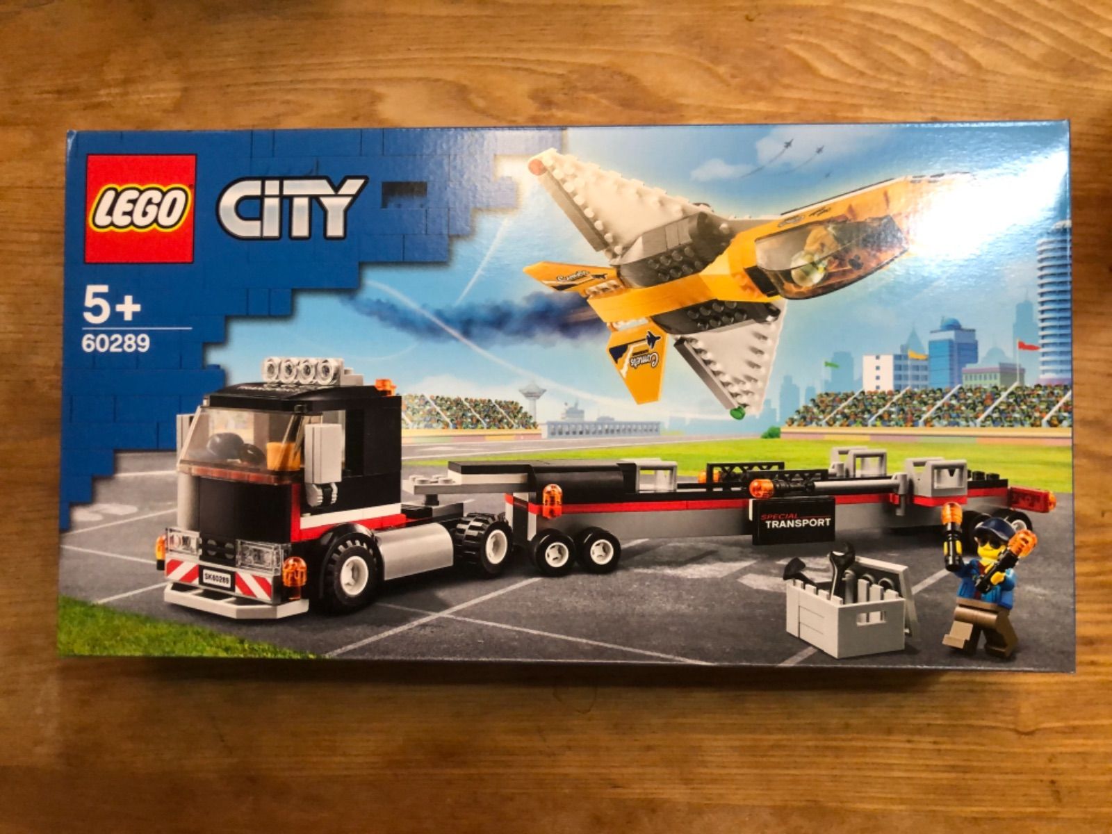 レゴ(LEGO) シティ 航空ショーのジェット輸送車 60289 - コストコ商品