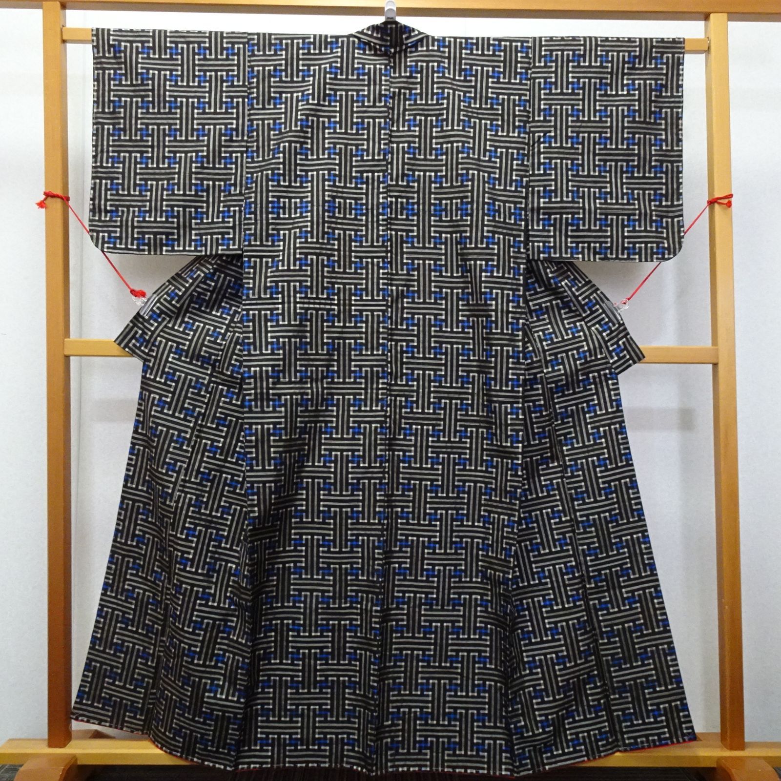 本場大島紬　秋名バラ　龍郷絣　美品 本場大島紬 秋名バラ 龍郷絣 美品
