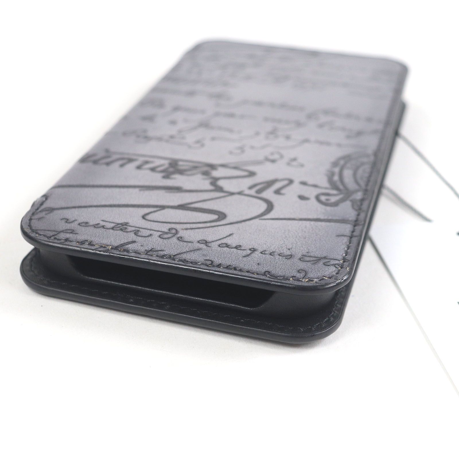 ベルルッティ スクリットレザー iPhone 14 Proフォリオ 携帯ケース