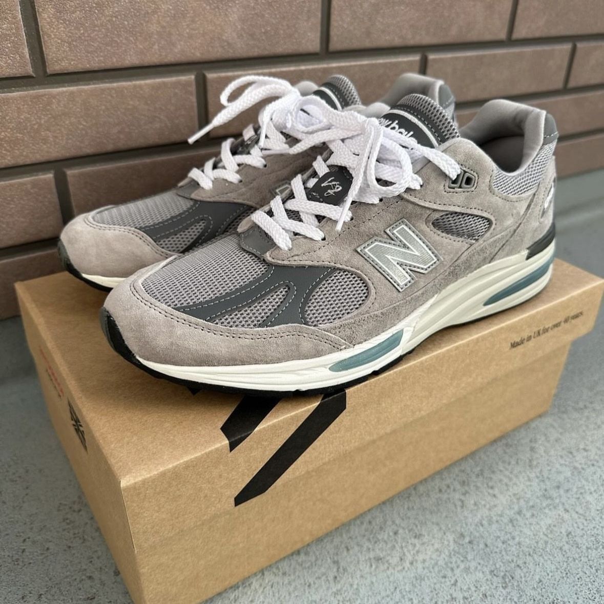 ニューバランス 991V2 グレー 男女兼用のスポーツシューズNew Balance 991V2 Gray