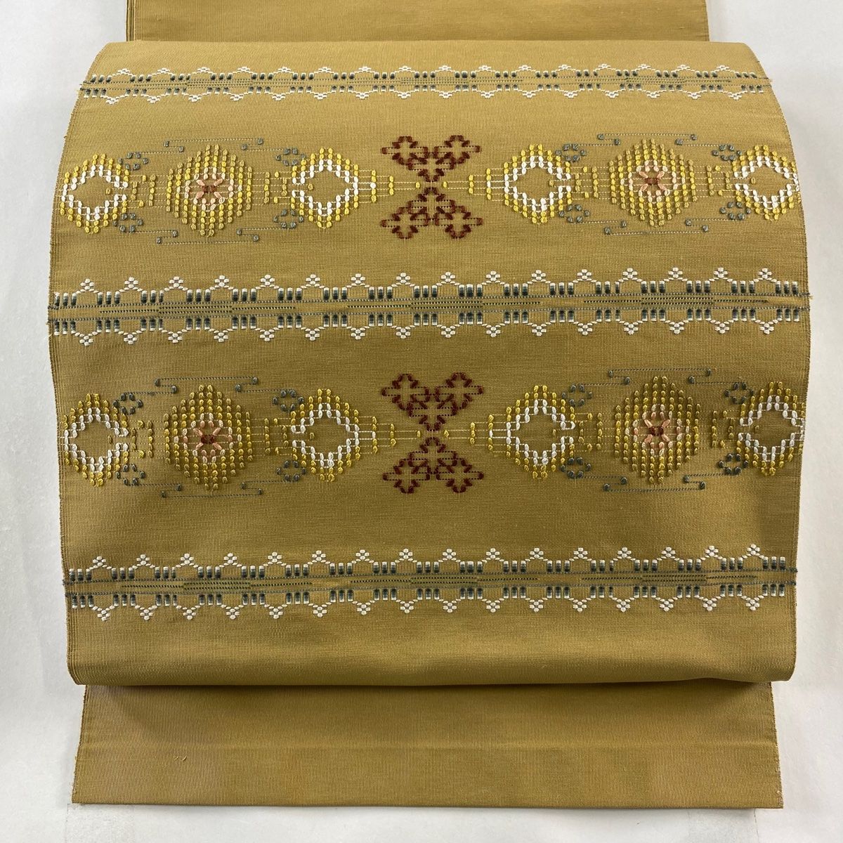 名古屋帯 八寸名古屋帯 松葉仕立て 華文 刺繍 黄土色 正絹