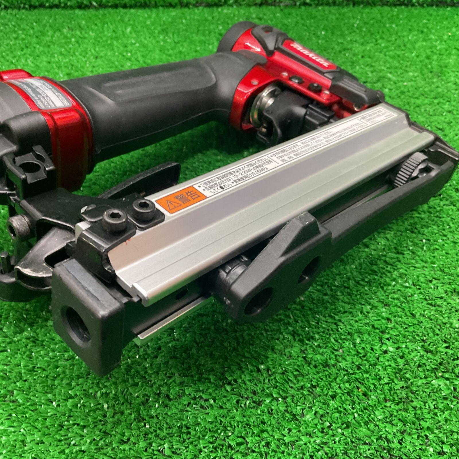 〇マキタ(makita) 高圧エアタッカ エアダスタ付 10mm 赤 〇マキタ(makita) 高圧エアタッカ エアダスタ付 10mm 赤
