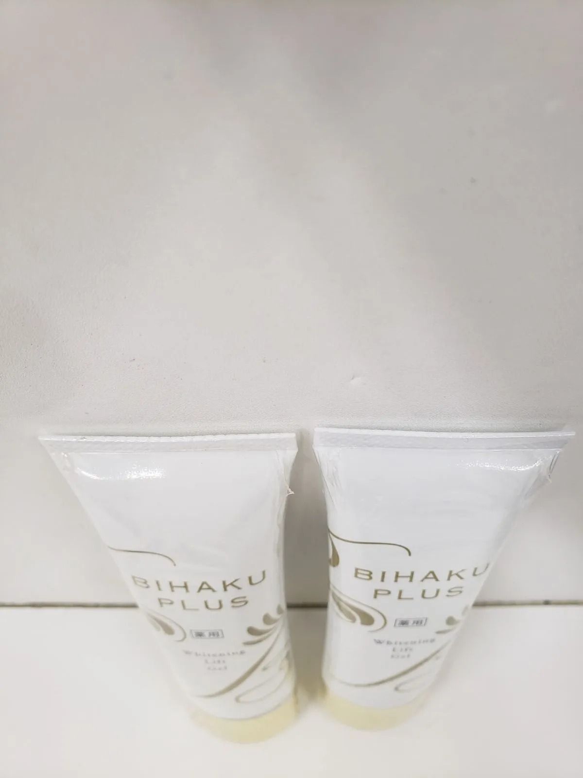 D2061 K BIHAKUPLUS ビハクプラス ホワイトリフトジェル 薬用