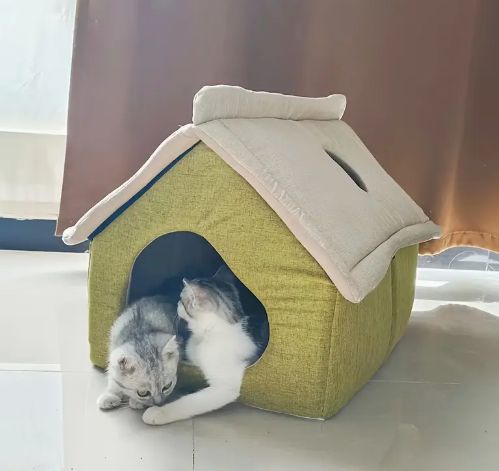 休憩室やゲームルーム 耐久性のあるボール紙製の猫ひっかきソファ 弔りボール付きのインタラクティブな猫のおもちゃなど あらゆる季節に対応しています