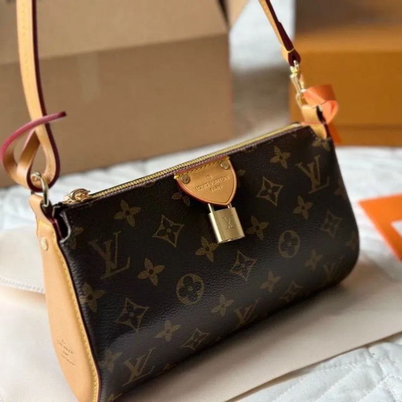 新品未使用 箱付  LOUIS VUITTON ノベルティトートバッグ 専用ページ