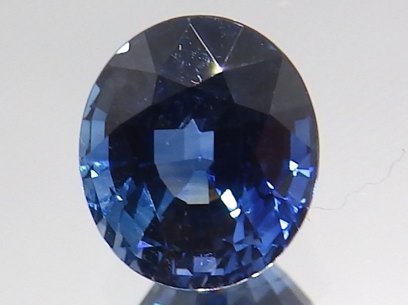 天然ブルーサファイアのルース【2.177ct】