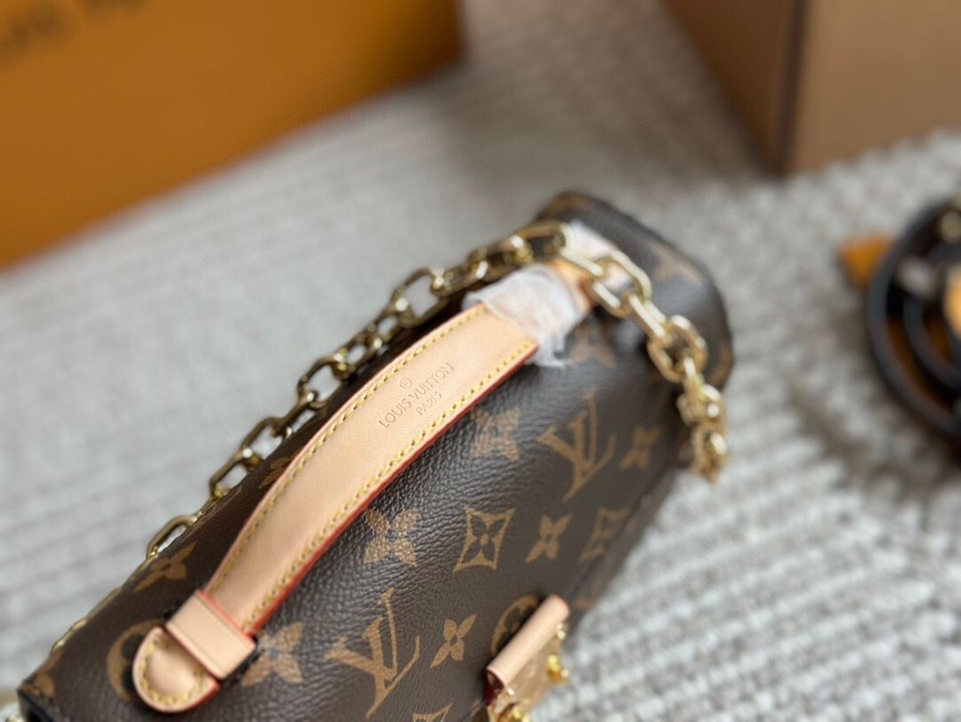 ゆん　ルイヴィトンバックゴールドチェーン新品鑑定士写真付き Louis Vuitton】今日特価！郵便配達員スタイルのチェーンバッグ